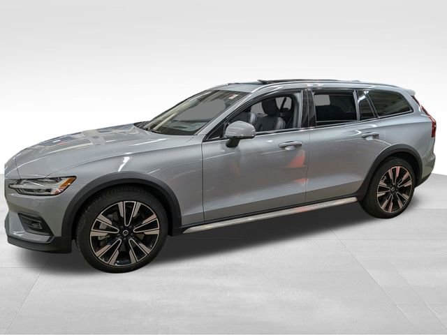 Certified 2025 Volvo V60 B5 Cross Country Ultra image 5