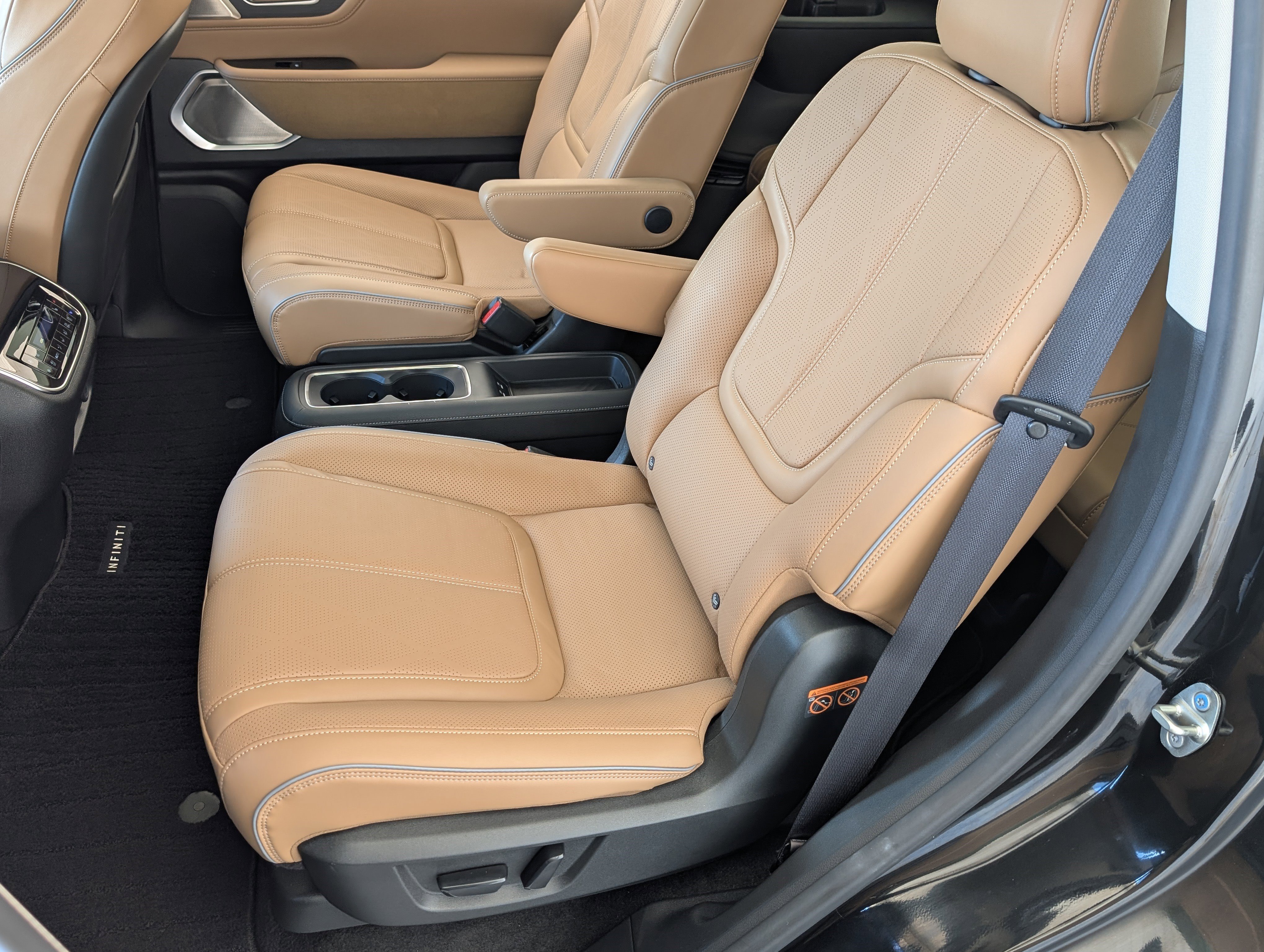 Used 2025 INFINITI QX80 Sensory image 18