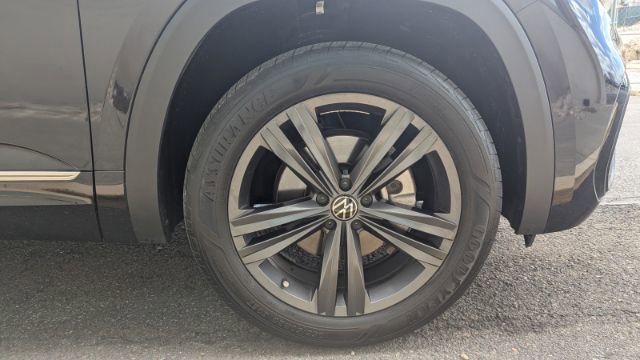 Used 2022 Volkswagen Atlas Cross Sport SEL R-Line image 11