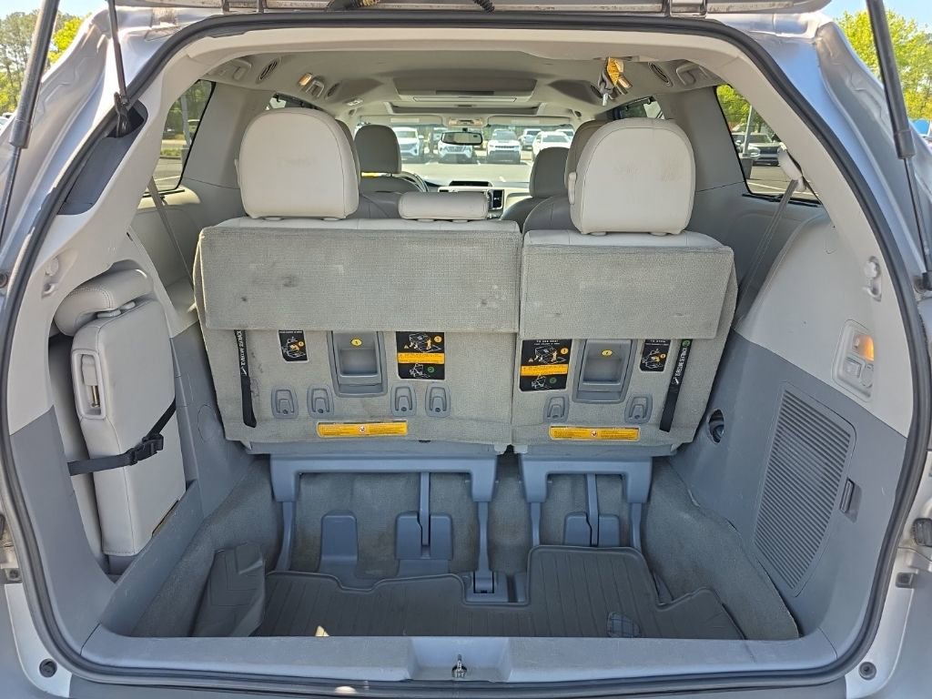 Used 2012 Toyota Sienna XLE w/ XLE Navigation Pkg image 31