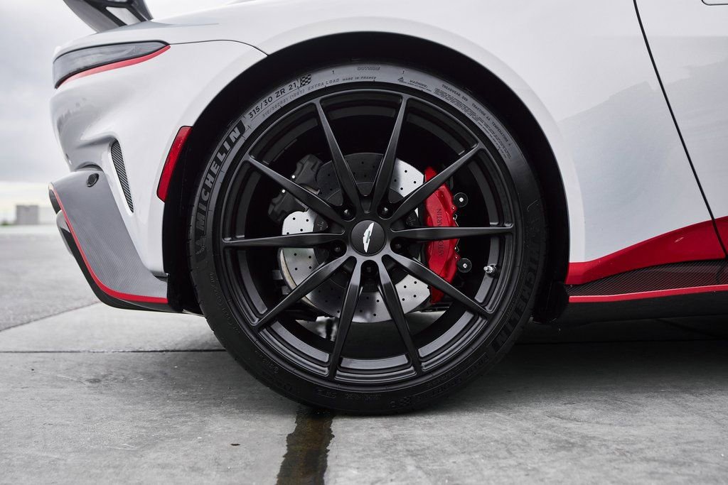 Used 2023 Aston Martin V12 Vantage image 27