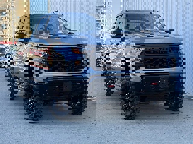 Used 2025 Chevrolet Silverado 1500 Custom Trail Boss w/ LPO, Dark Essentials Package image 2