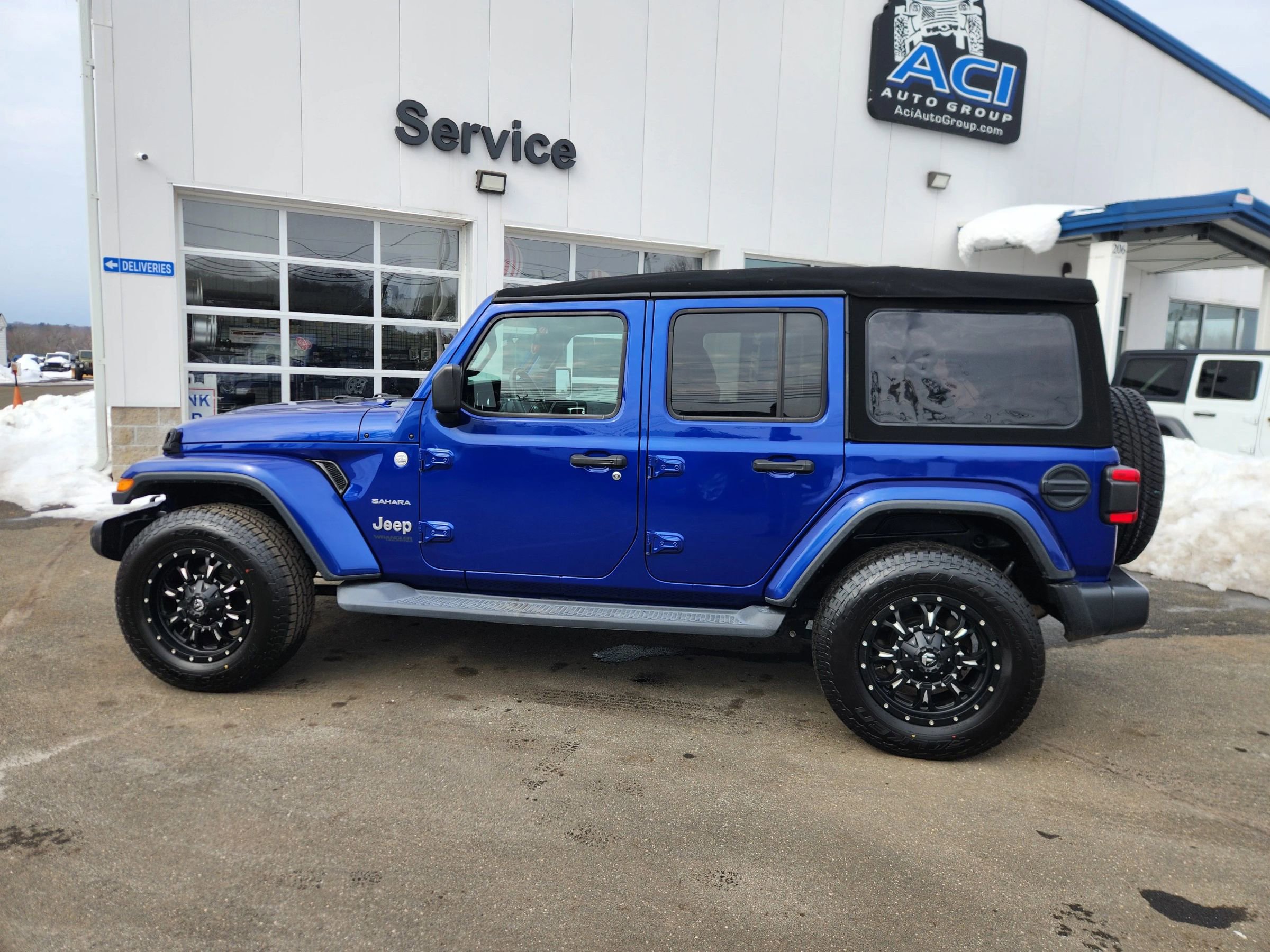 Used 2018 Jeep Wrangler Unlimited Sahara w/ Dual Top Group image 10