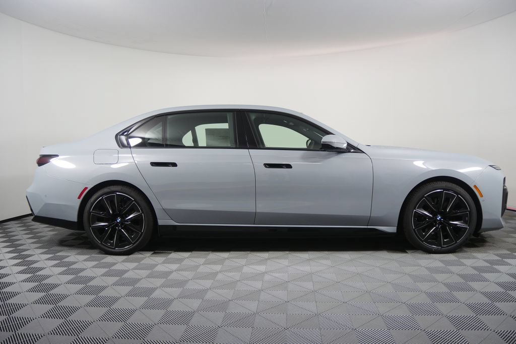 Used 2026 BMW i7 eDrive50 w/ M Sport Package RWD image 2