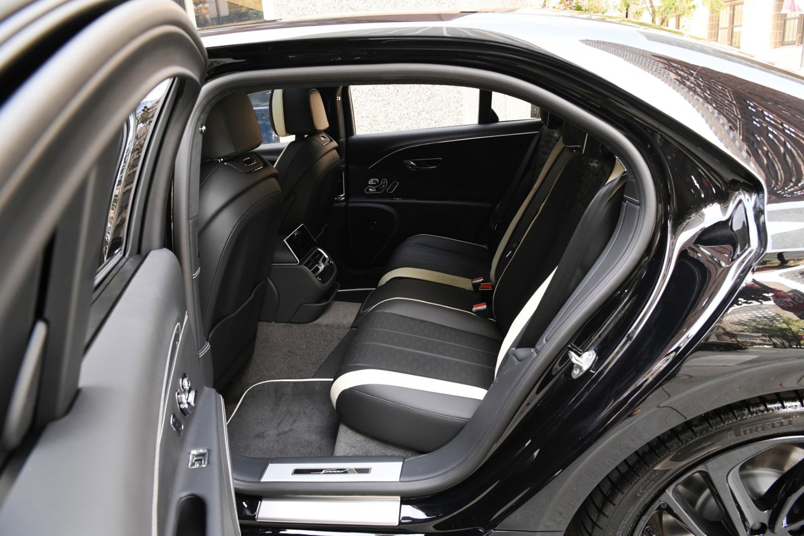 New 2026 Bentley Flying Spur Plug-In Hybrid AWD/4WD image 11