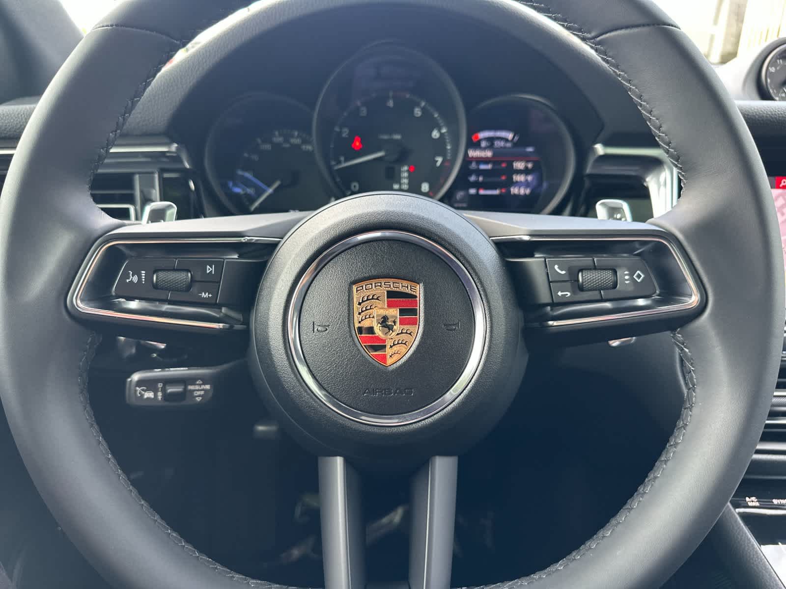 Certified 2025 Porsche Macan AWD/4WD image 26