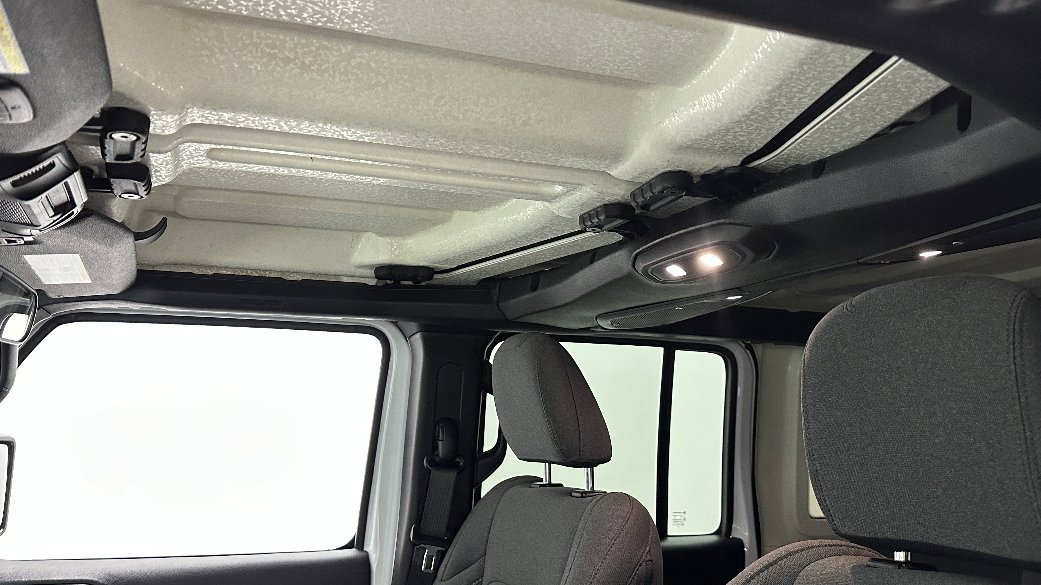 Used 2025 Jeep Wrangler Willys image 18