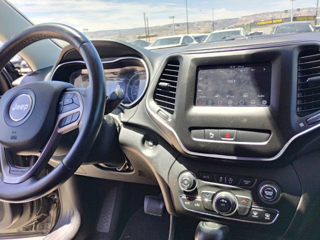Used 2019 Jeep Cherokee Latitude Plus AWD/4WD image 16