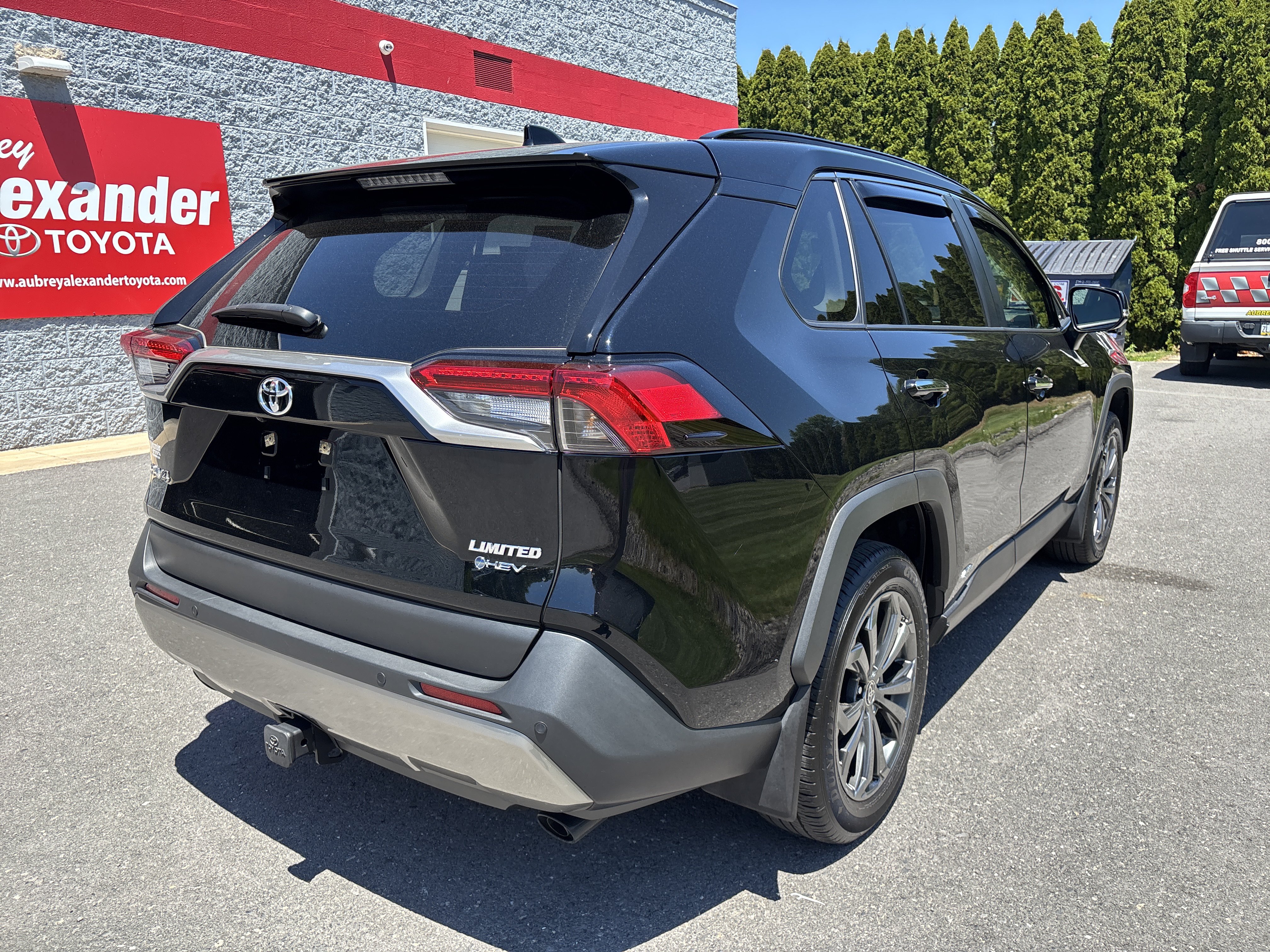 Certified 2025 Toyota RAV4 Limited w/ Advanced Technology Package AWD/4WD video 3