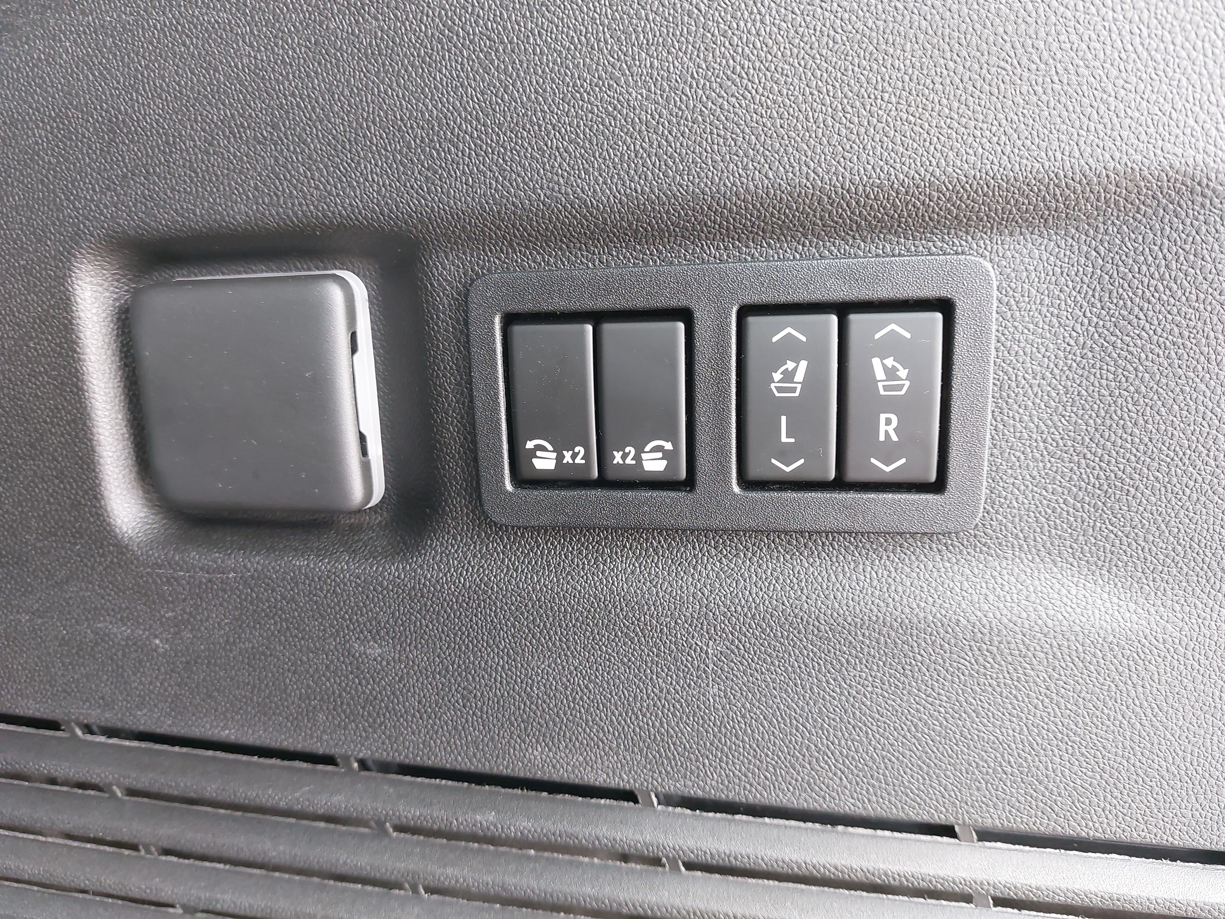Used 2022 GMC Yukon XL AT4 AWD/4WD image 15