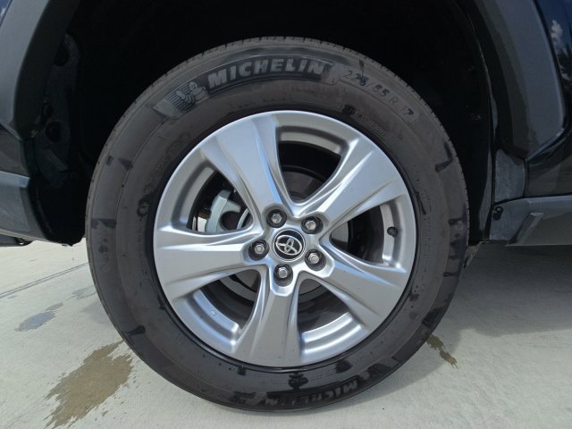 Used 2025 Toyota RAV4 XLE w/ Convenience Package FWD image 20