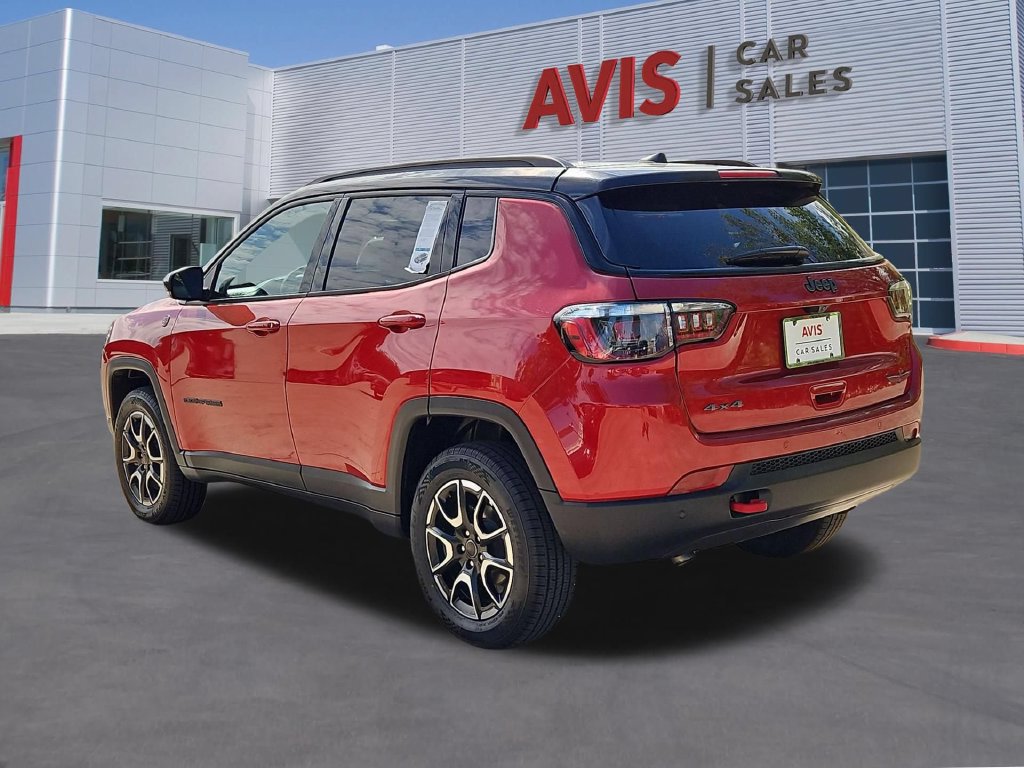 Used 2025 Jeep Compass Trailhawk AWD/4WD image 9