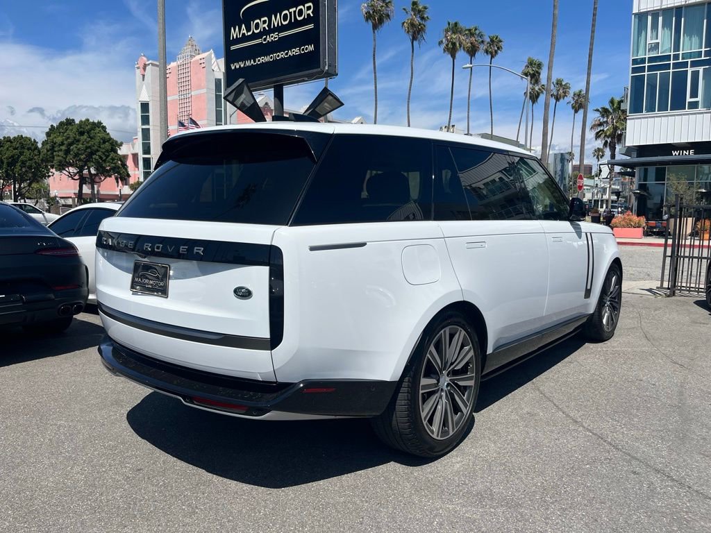 Used 2023 Land Rover Range Rover Long Wheelbase SE image 5