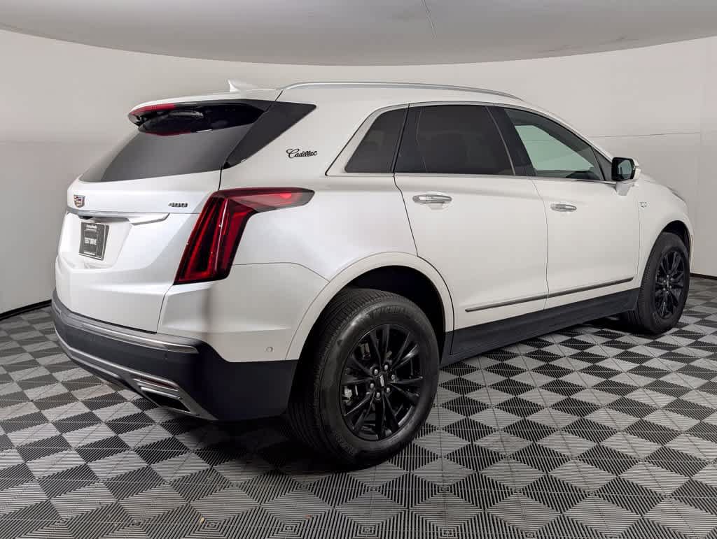 Used 2022 Cadillac XT5 Premium Luxury w/ Technology Package FWD image 7