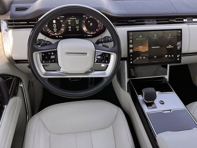 Used 2025 Land Rover Range Rover Long Wheelbase Autobiography image 12