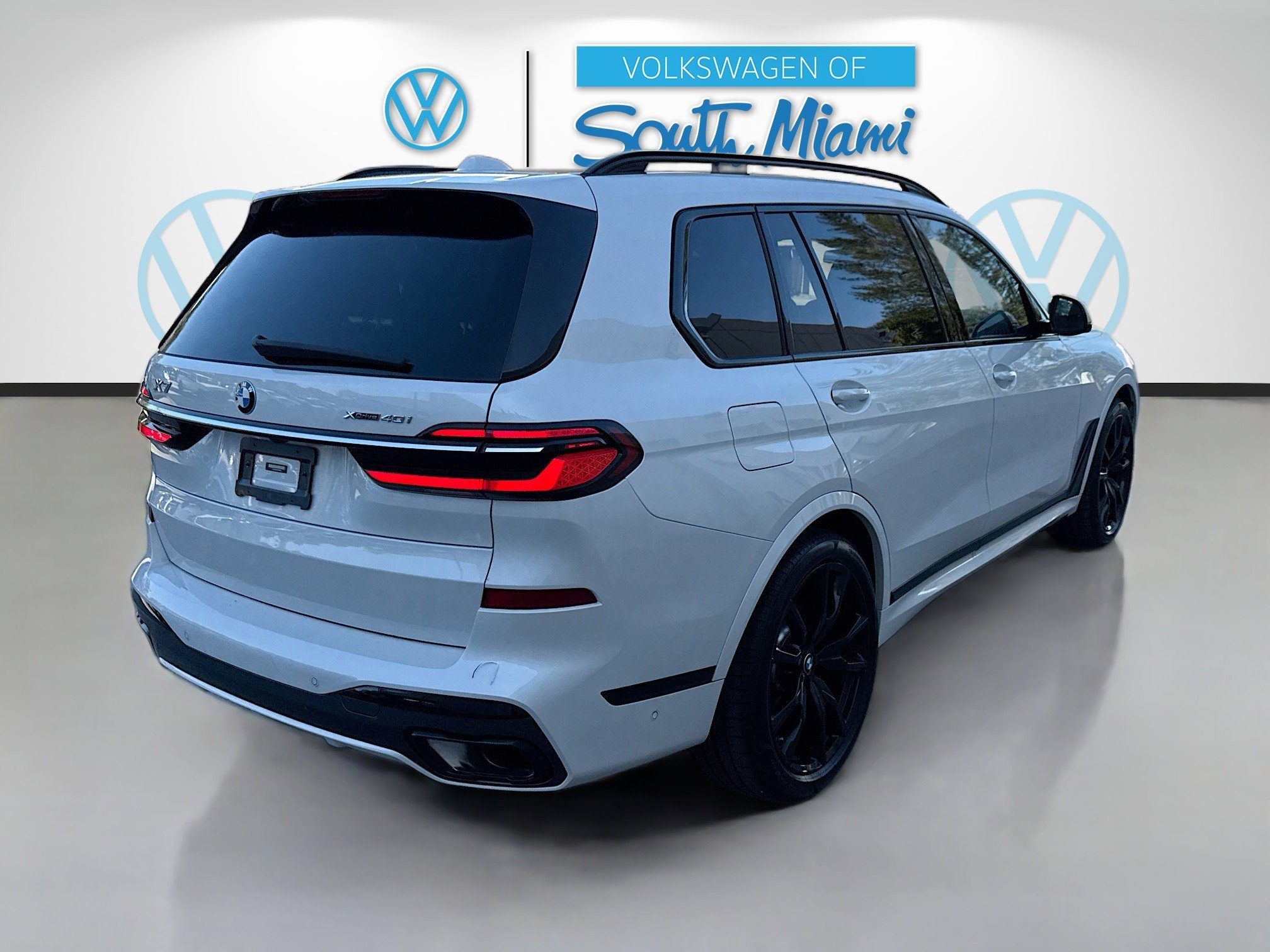 Used 2023 BMW X7 xDrive40i w/ M Sport Package image 7