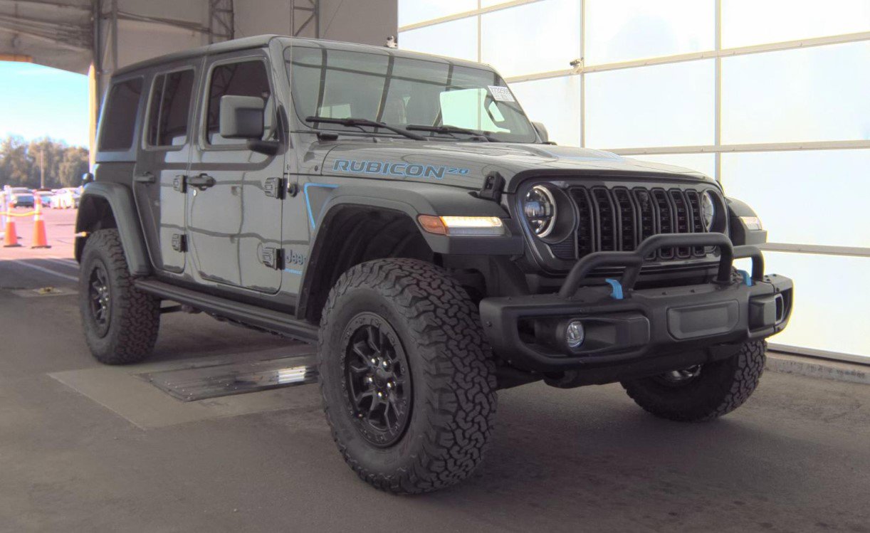 Used 2023 Jeep Wrangler Unlimited Rubicon 4xe AWD/4WD image 2