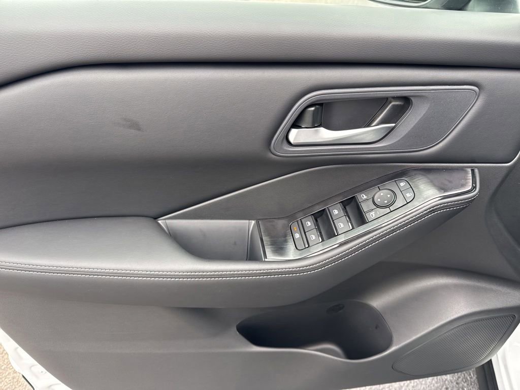 New 2026 Nissan Rogue SV FWD image 12