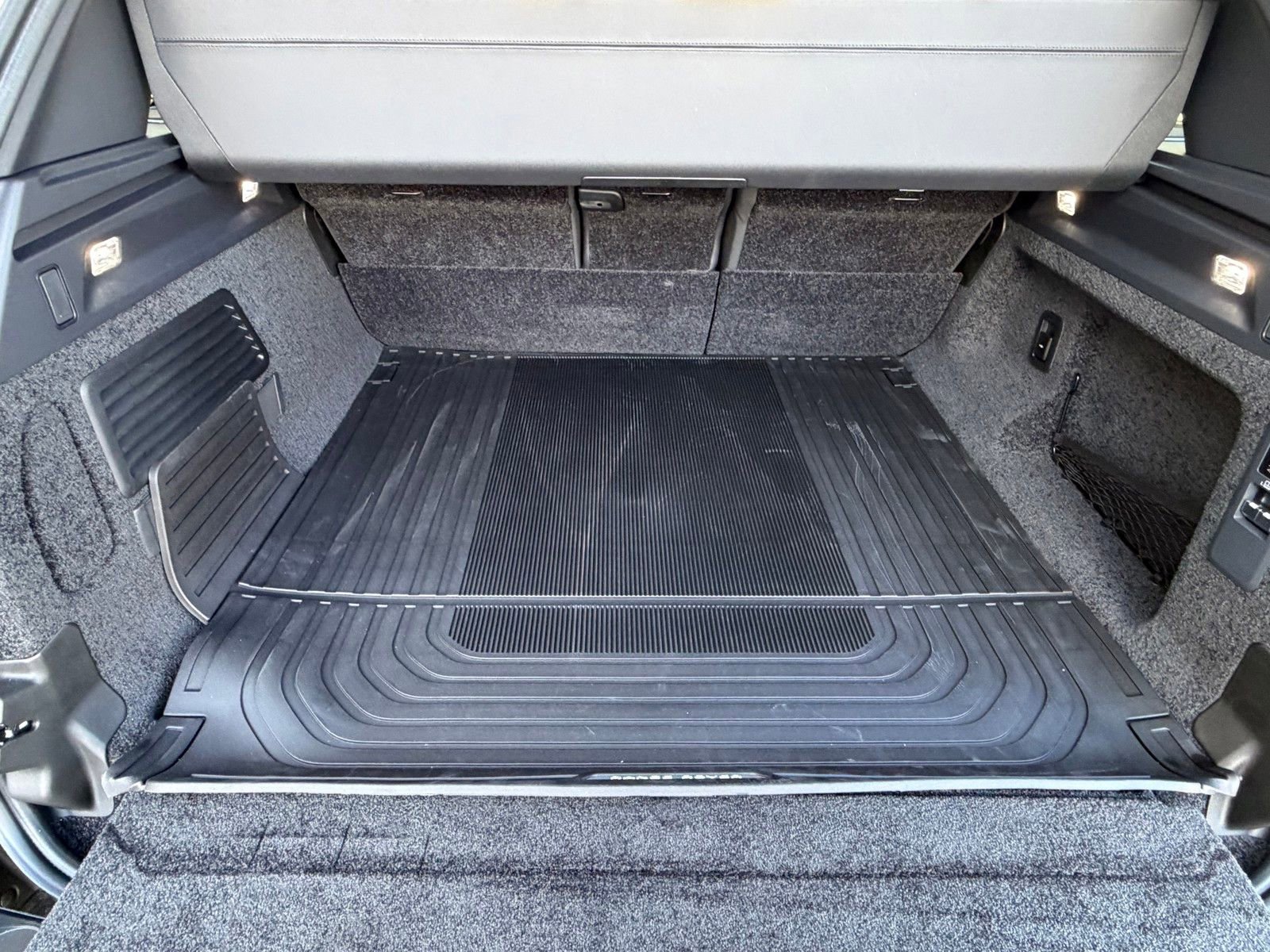 New 2026 Land Rover Range Rover SV image 33