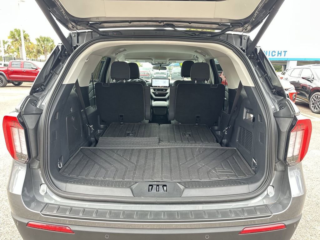 Used 2025 Ford Explorer Active image 32