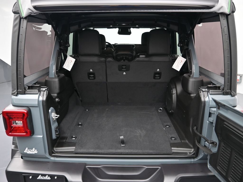 New 2026 Jeep Wrangler Unlimited Rubicon w/ Technology Group image 24