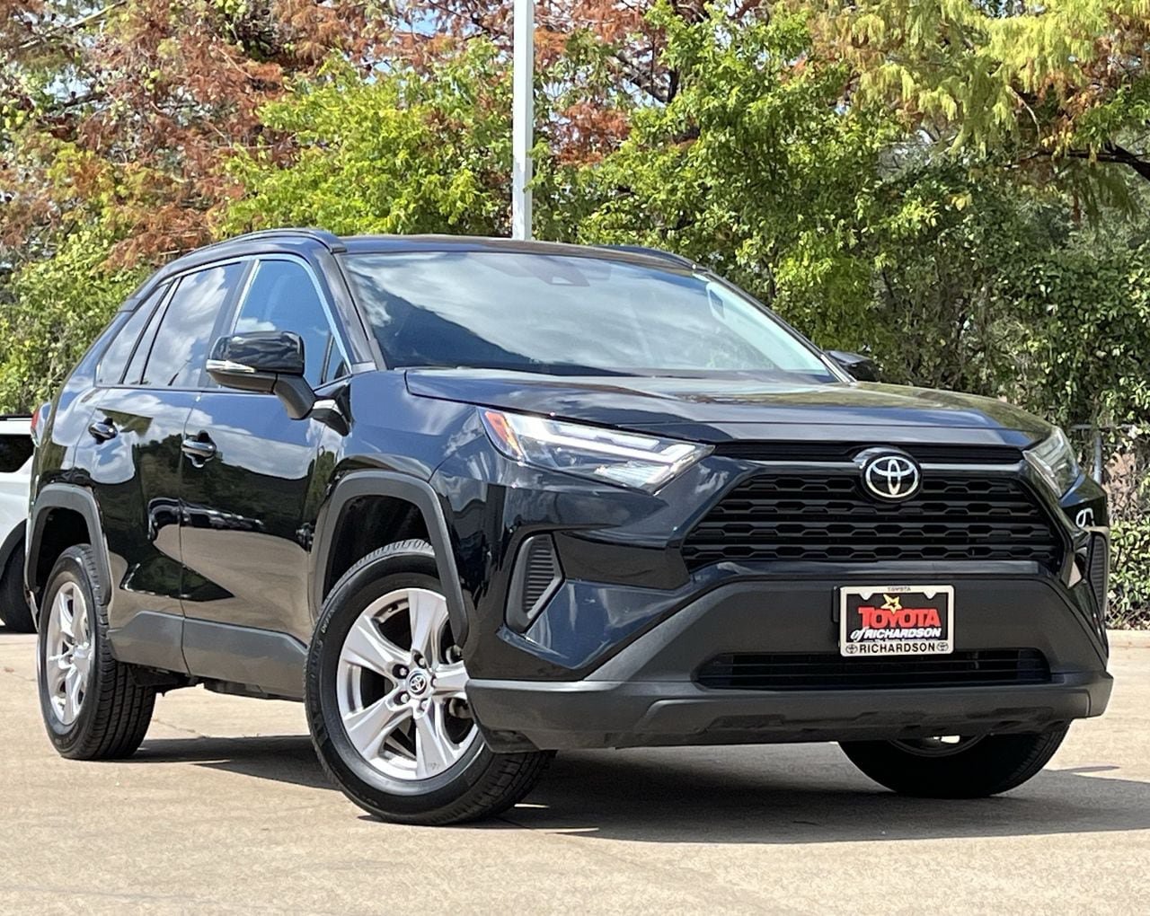 Used 2025 Toyota RAV4 XLE FWD image 2
