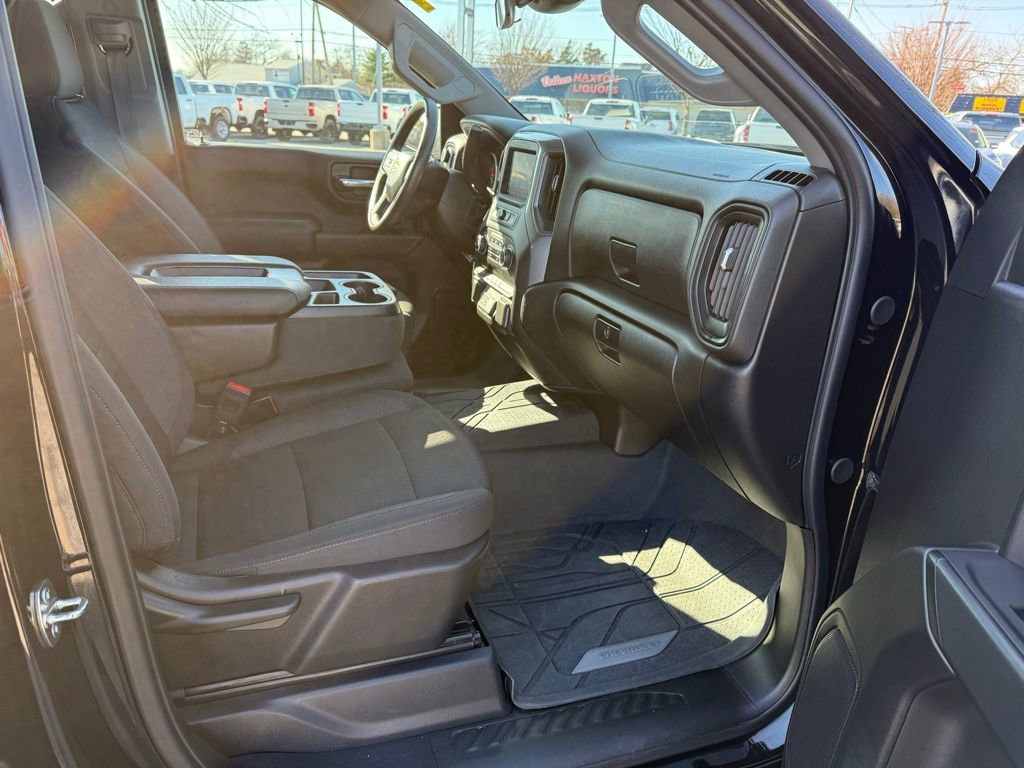 Used 2024 Chevrolet Silverado 1500 Custom w/ Turbomax Blackout Package image 15