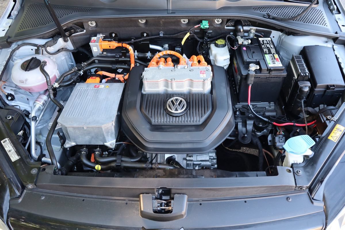 Used 2015 Volkswagen e-Golf Limited Edition FWD image 37