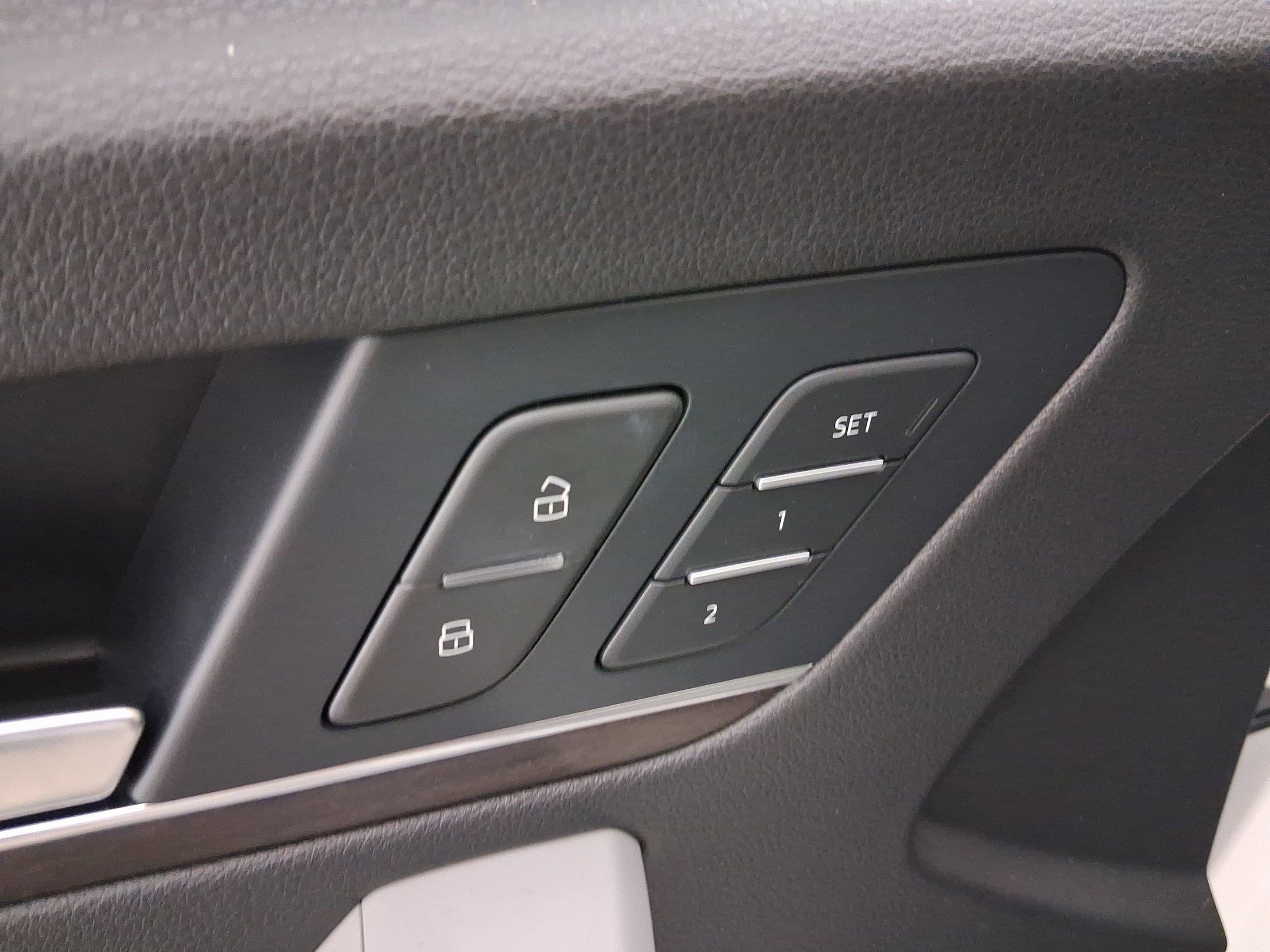 Used 2022 Audi Q5 e Premium w/ Convenience Package image 12