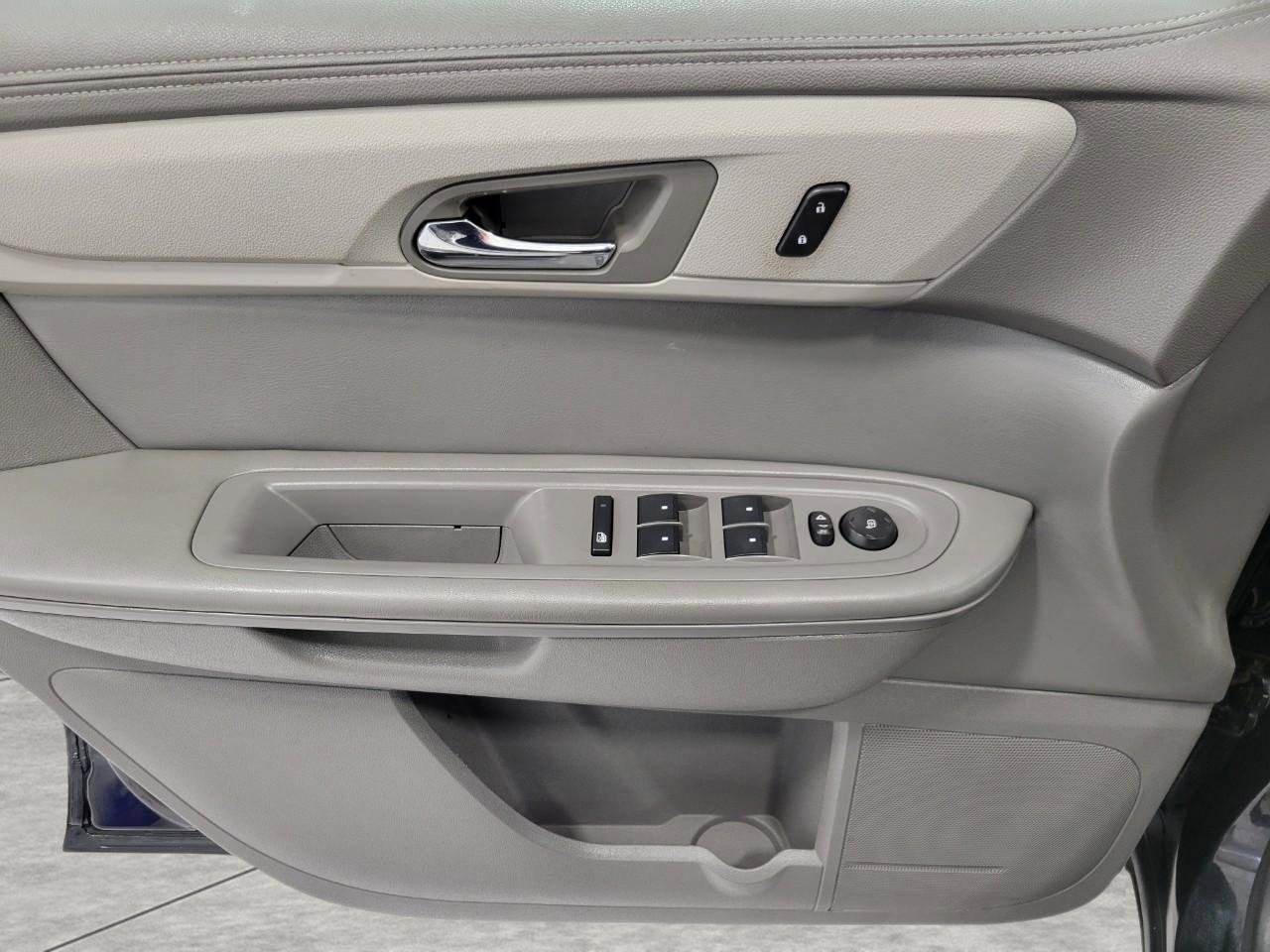 Used 2014 Chevrolet Traverse LT image 28