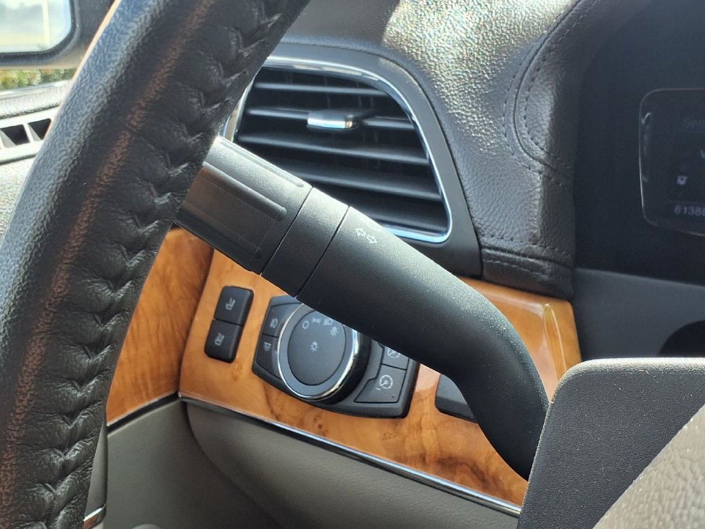 Used 2013 Lincoln MKX FWD image 17