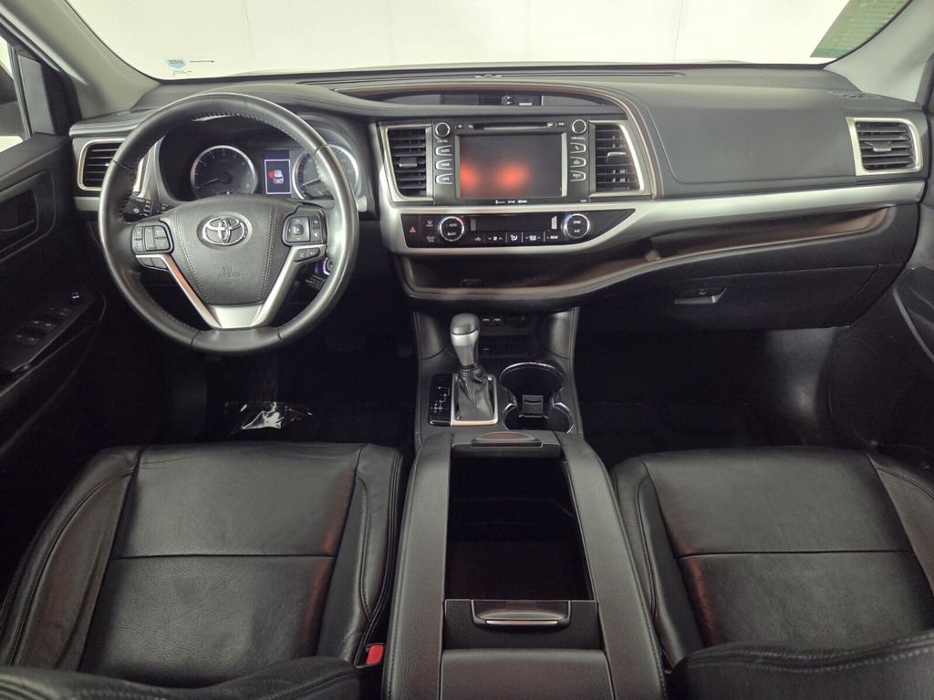 Used 2019 Toyota Highlander Plus FWD image 28