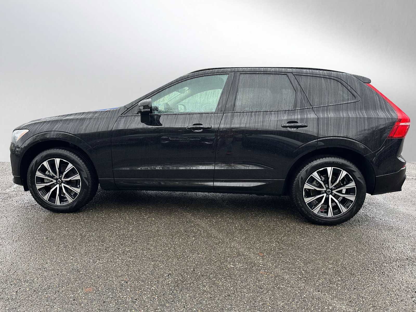Used 2025 Volvo XC60 B5 Core w/ Protection Package Premier image 6