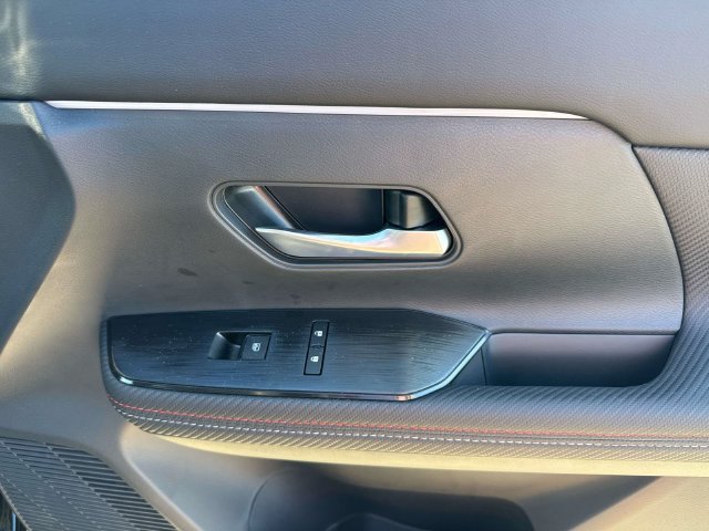 New 2027 Nissan Kicks SR FWD image 17