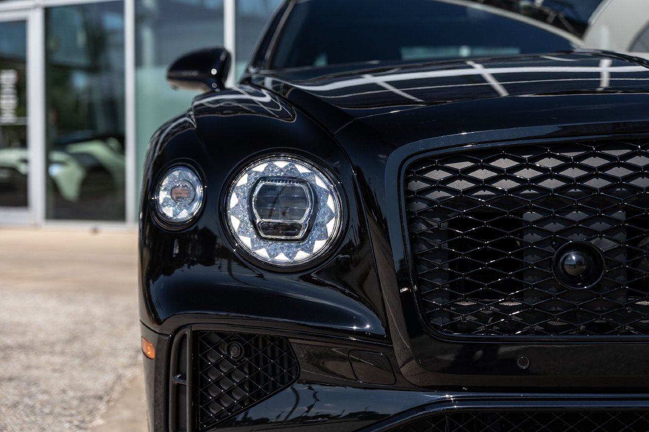 Certified 2025 Bentley Flying Spur Plug-In Hybrid AWD/4WD image 10