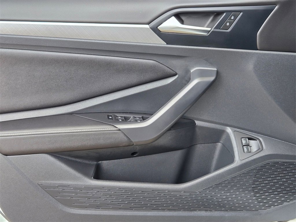 Used 2024 Volkswagen Jetta SE w/ Panoramic Sunroof Package image 11