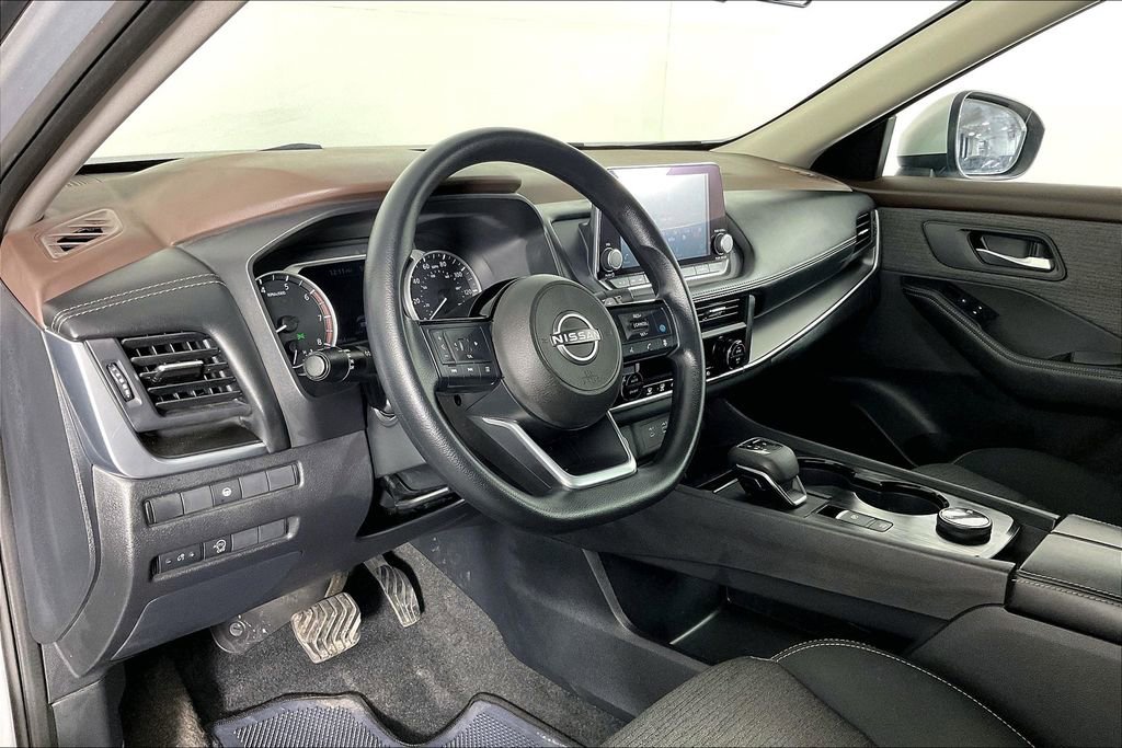 Certified 2023 Nissan Rogue SV image 17