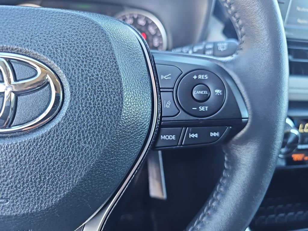 Used 2021 Toyota RAV4 XLE image 18