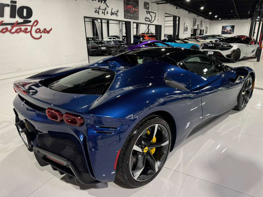 Used 2023 Ferrari SF90 Spider image 15