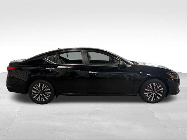 Used 2025 Nissan Altima 2.5 SV FWD image 4