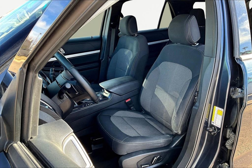 Used 2017 Ford Explorer XLT w/ Equipment Group 201A image 27