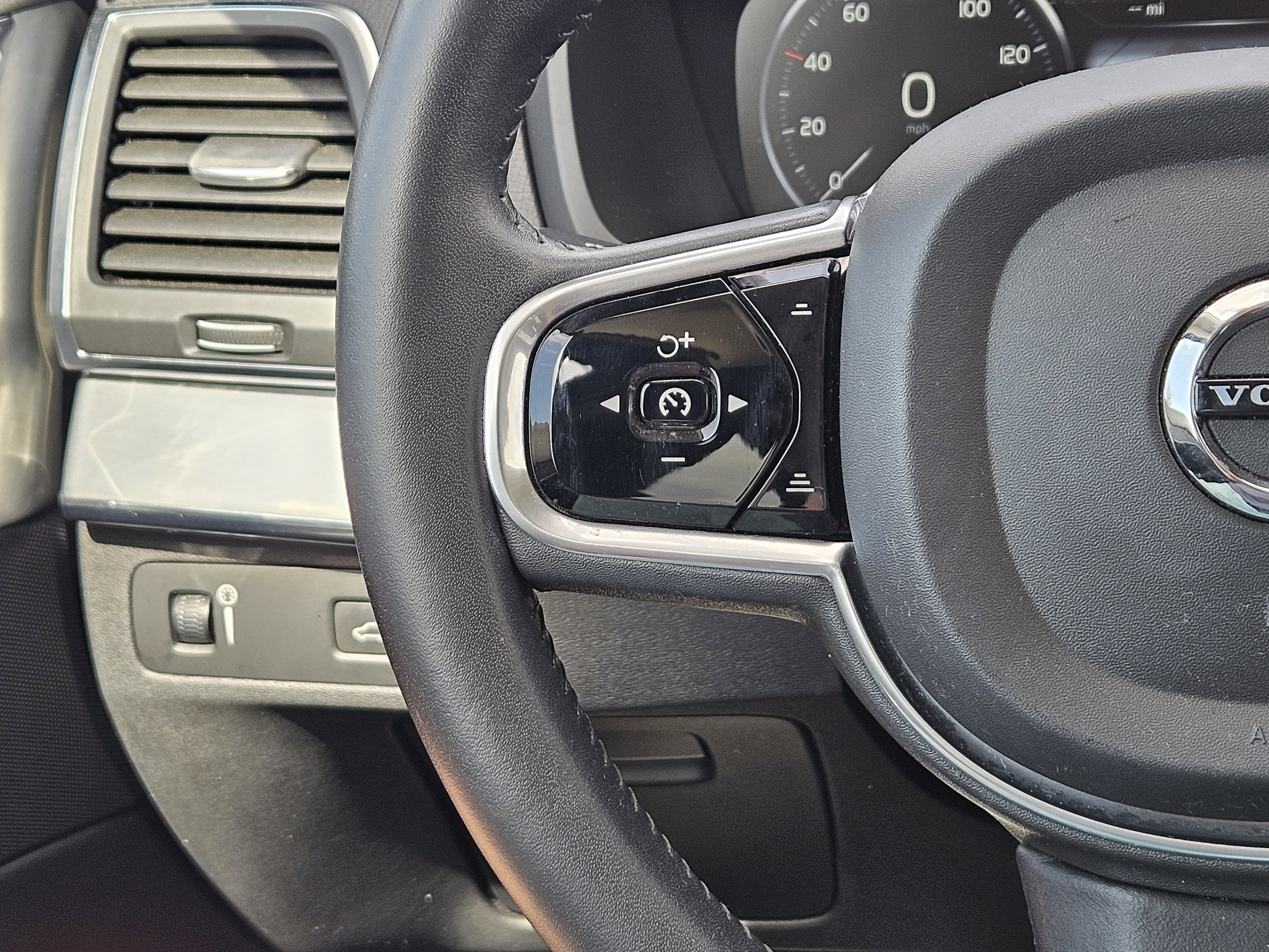 Used 2018 Volvo XC90 T6 Momentum w/ Convenience Package image 38