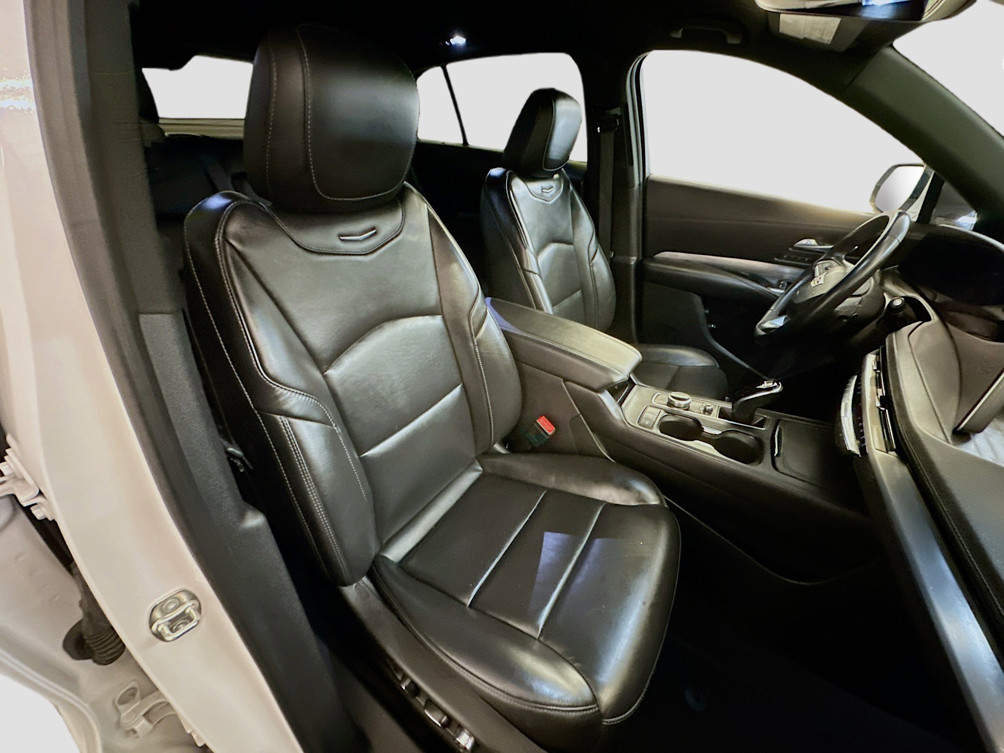 Used 2024 Cadillac XT4 Premium Luxury image 33