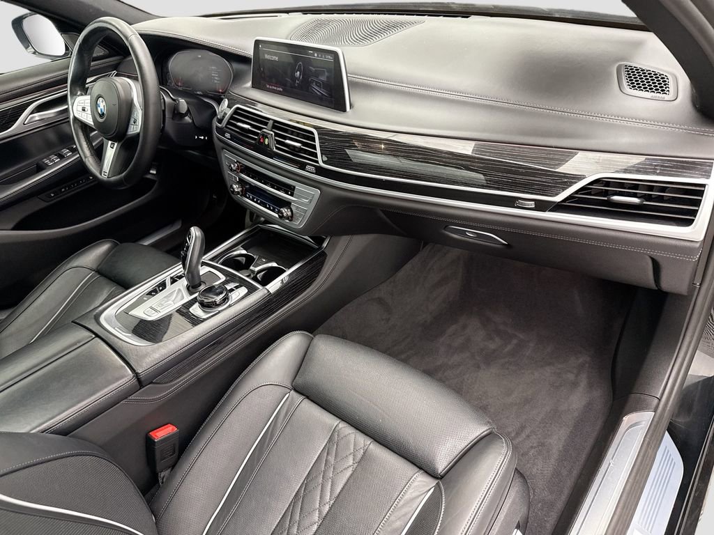 Used 2022 BMW 750i xDrive w/ Executive Package image 16
