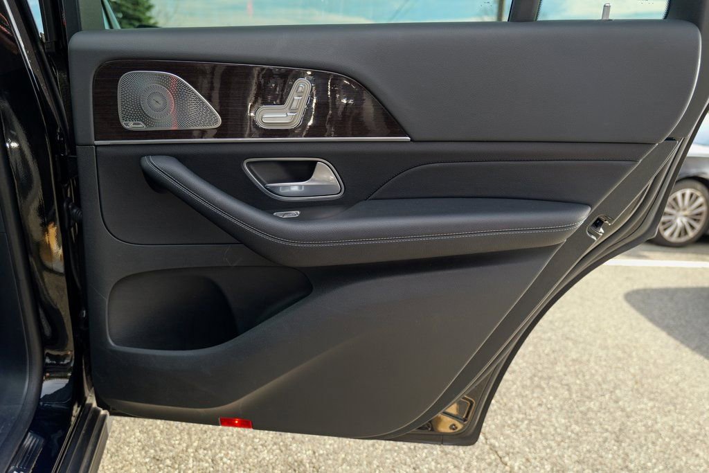 Used 2025 Mercedes-Benz GLS 450 4MATIC image 28