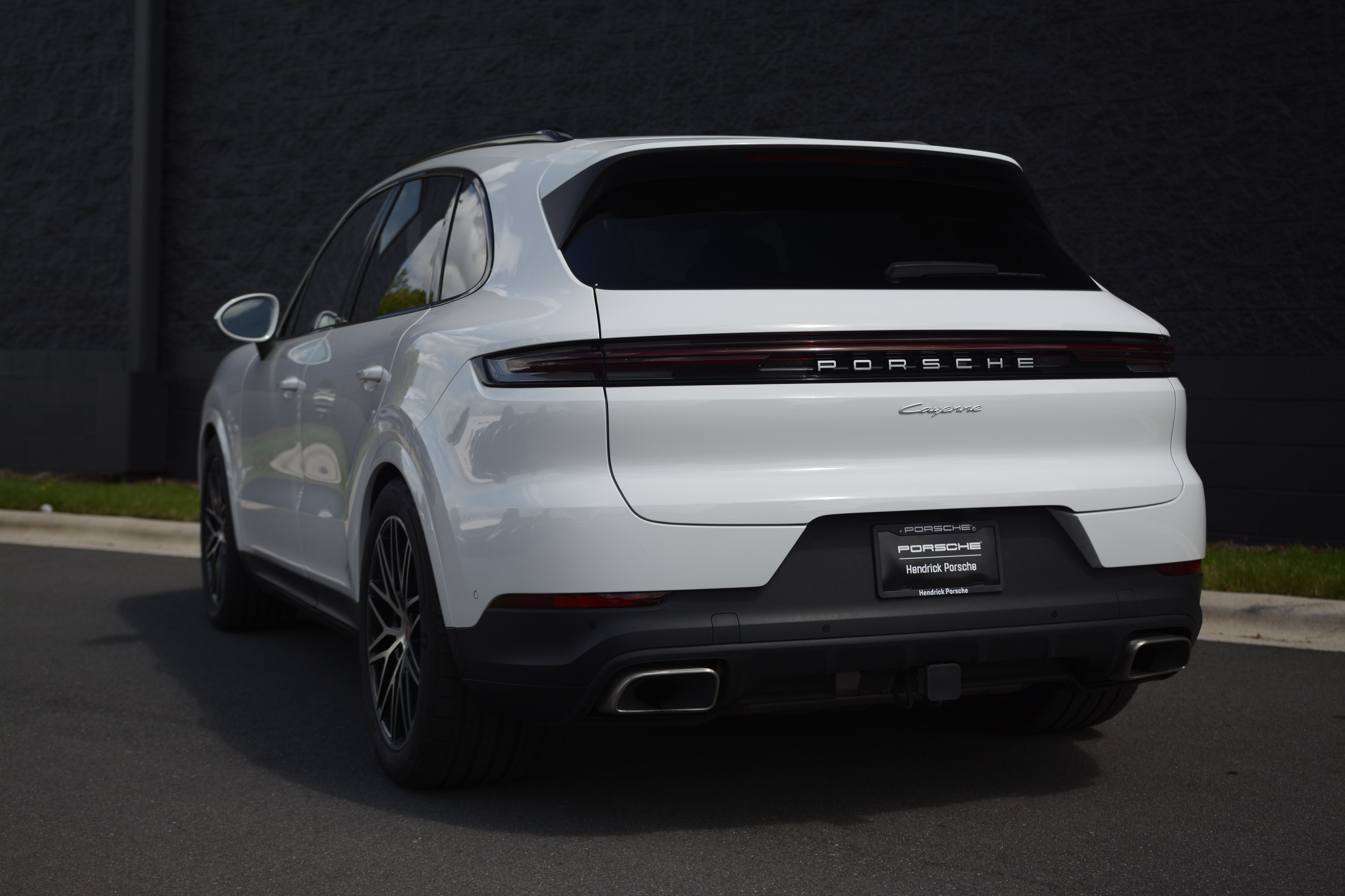 Certified 2025 Porsche Cayenne AWD/4WD image 3