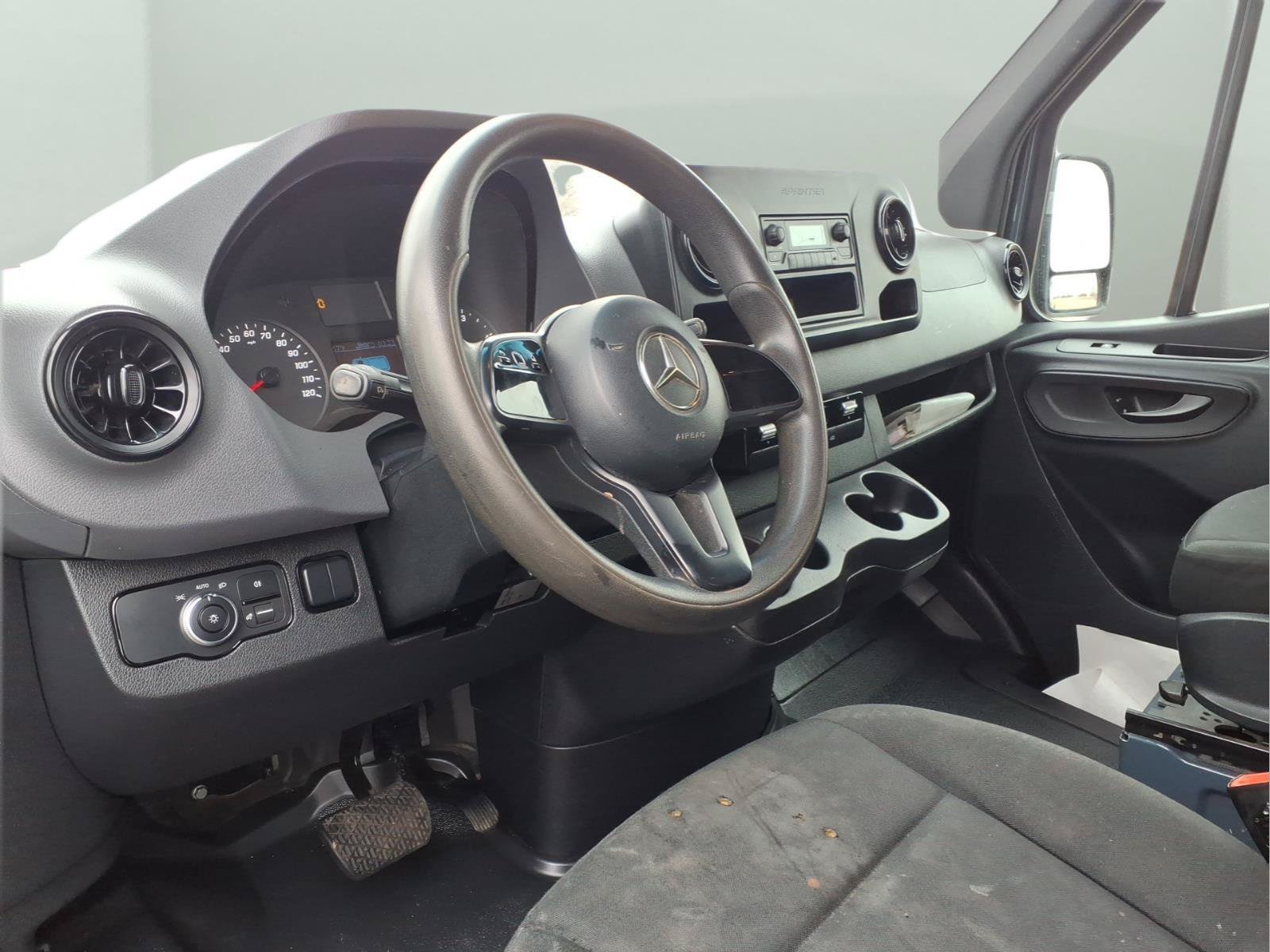 Used 2019 Mercedes-Benz Sprinter 144 image 9