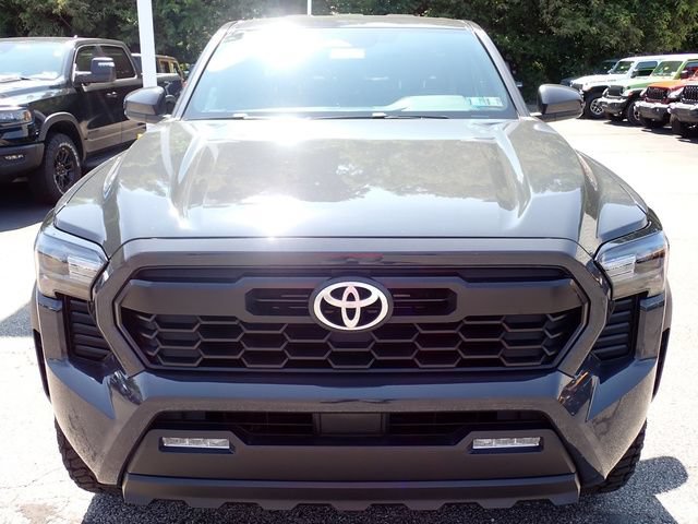 Used 2024 Toyota Tacoma TRD Off-Road AWD/4WD image 11