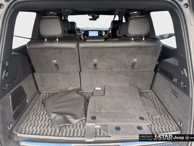 Used 2025 Jeep Grand Wagoneer Series III w/ Rear Seat Video Group 1 AWD/4WD image 28