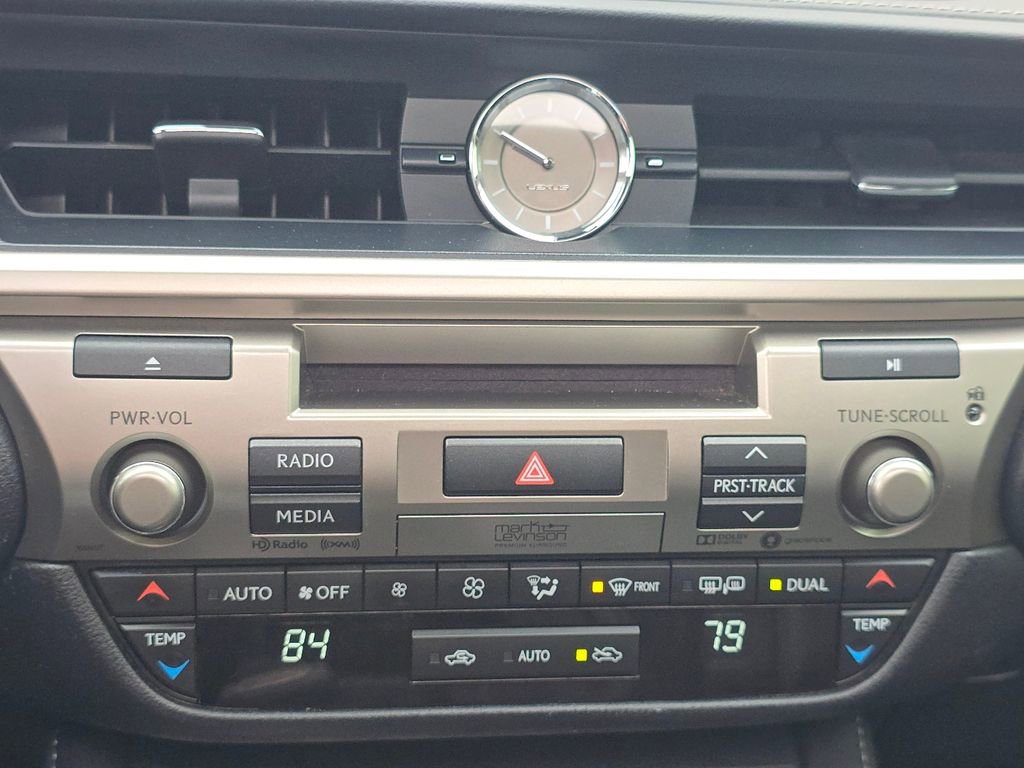 Used 2017 Lexus ES 300h image 32